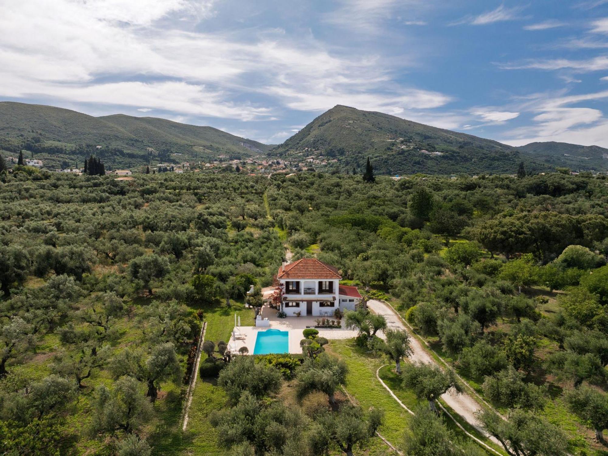 Villa Lola - 3 Bedrooms & Private Pool Lithakia  외부 사진