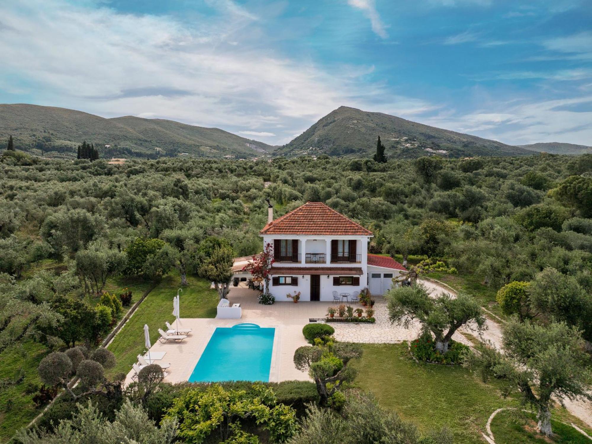 Villa Lola - 3 Bedrooms & Private Pool Lithakia  외부 사진